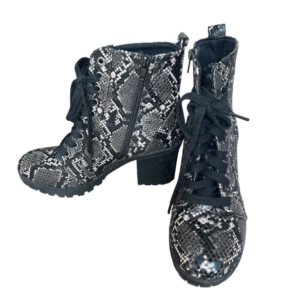 Time & Tru Stylish Black and Brown Lace-Up Ankle Boots With Side Zipper Size 9 - Picture 3 of 7